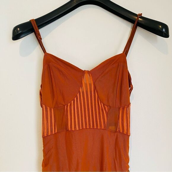NaaNaa mesh detail body-conscious dress in rust Size 8 - Picture 5 of 8